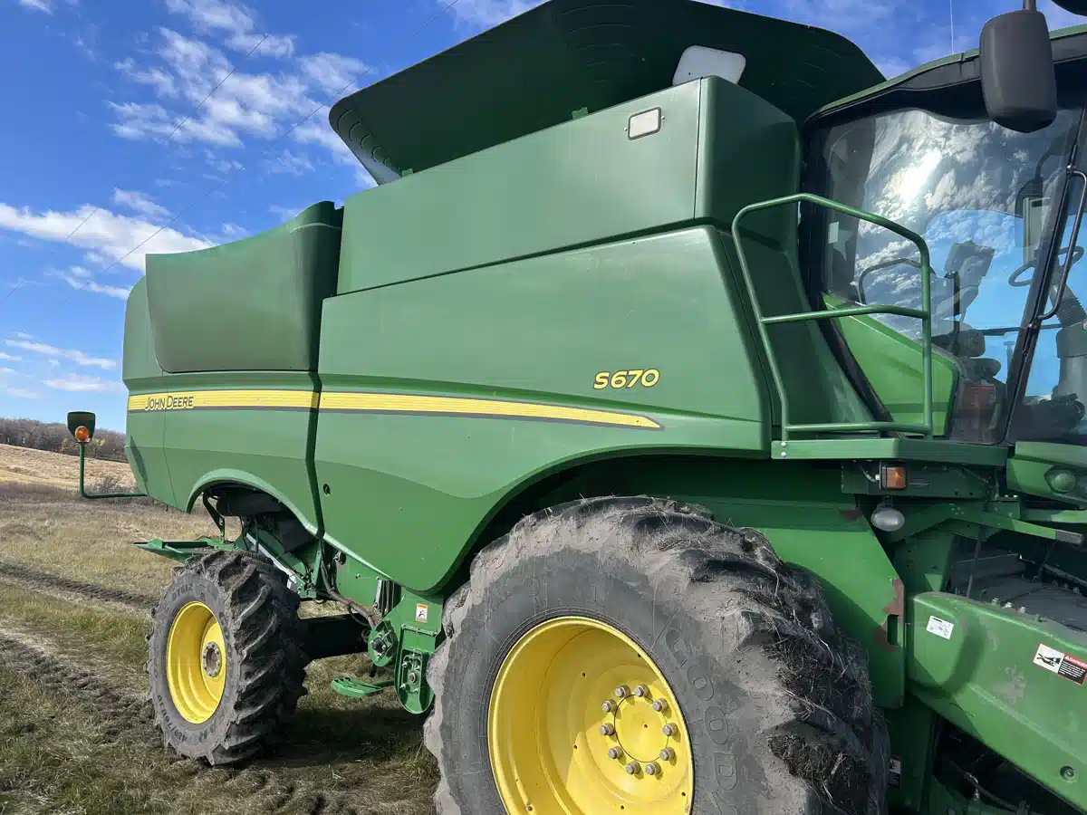 Used 2012 John Deere S670 Combine