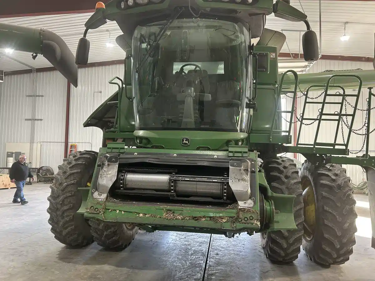 Gallery image 2 for Used 2013 John Deere S670 Combine