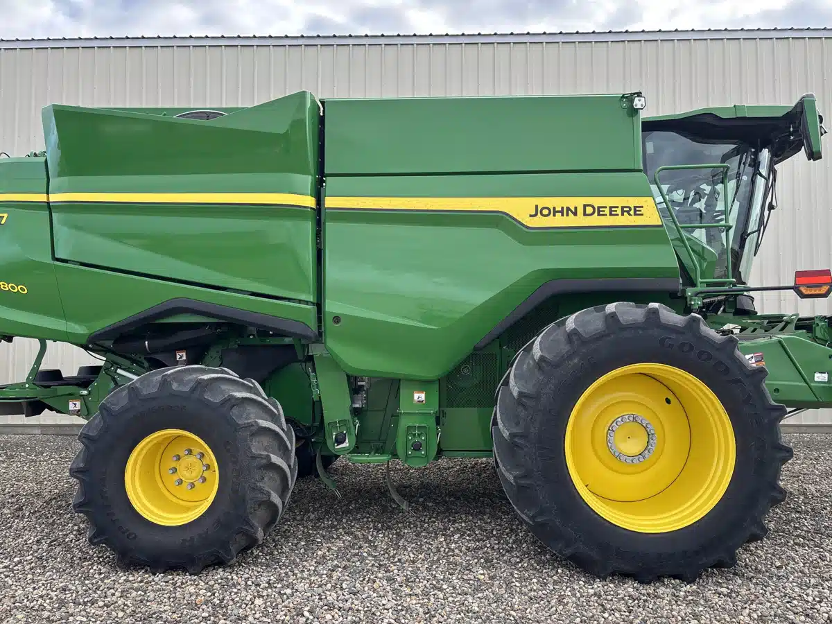 Gallery image 2 for Used 2025 John Deere S7 800 Combine