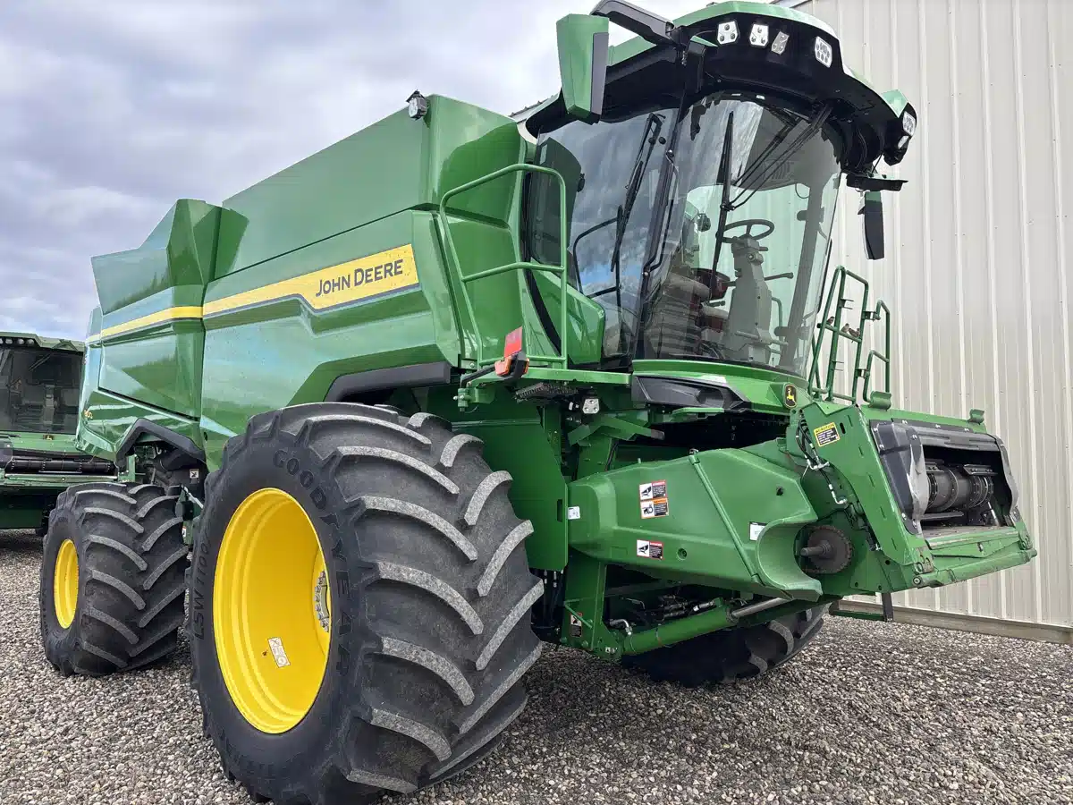 Used 2025 John Deere S7 800 Combine