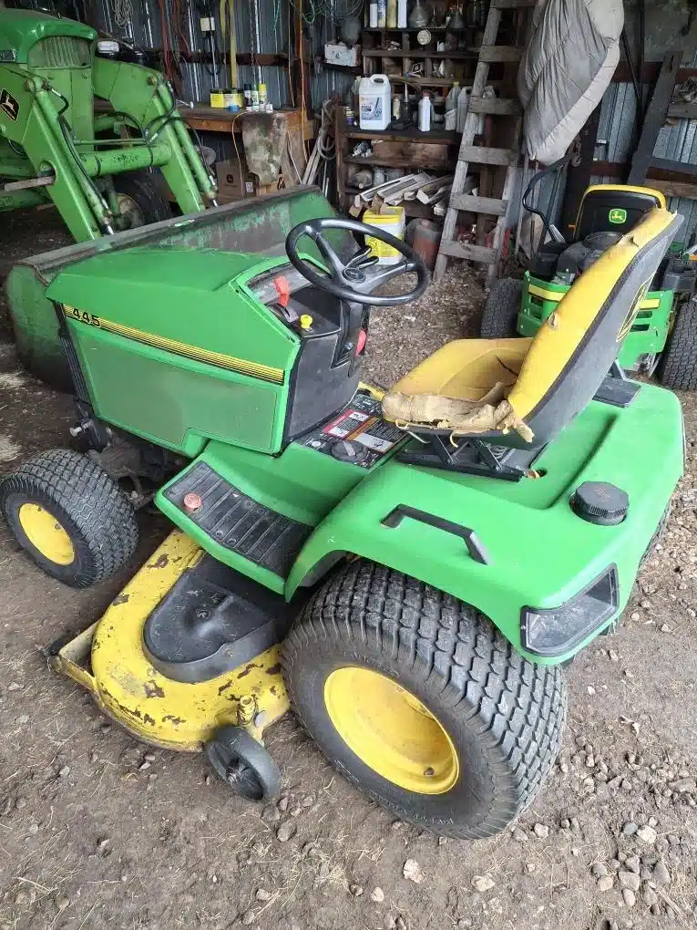 Gallery image 2 for Used 1997 John Deere 445 Lawn Tractor