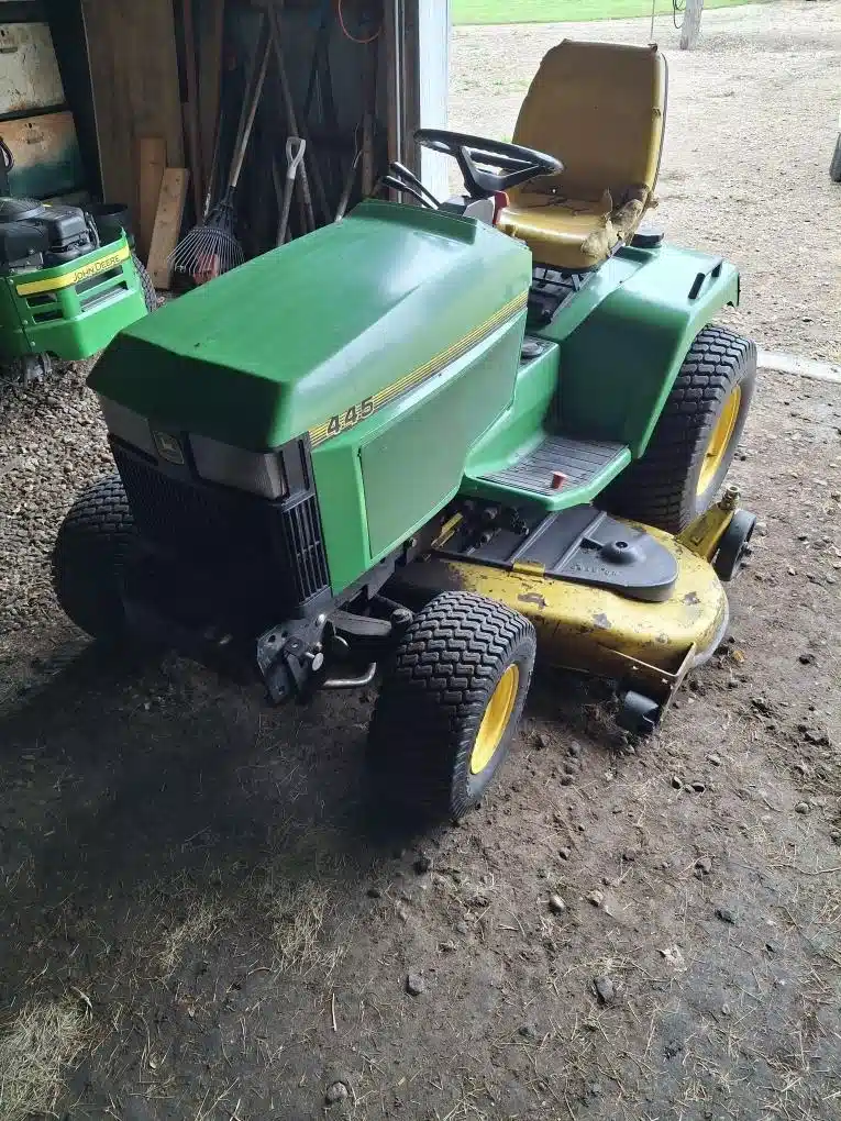 Used 1997 John Deere 445 Lawn Tractor