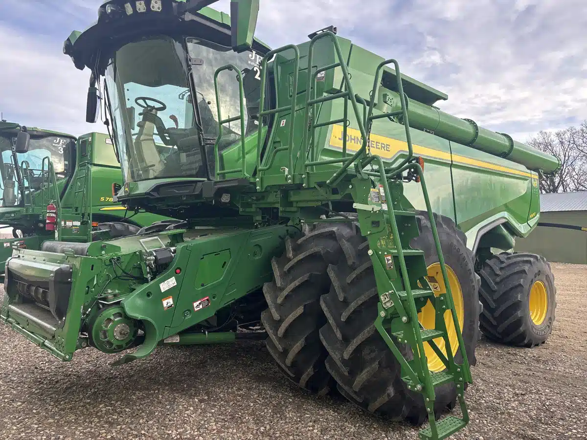 Gallery image 1 for 2023 John Deere X9 1000 Combine