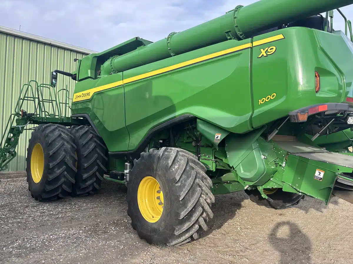 Gallery image 2 for 2023 John Deere X9 1000 Combine