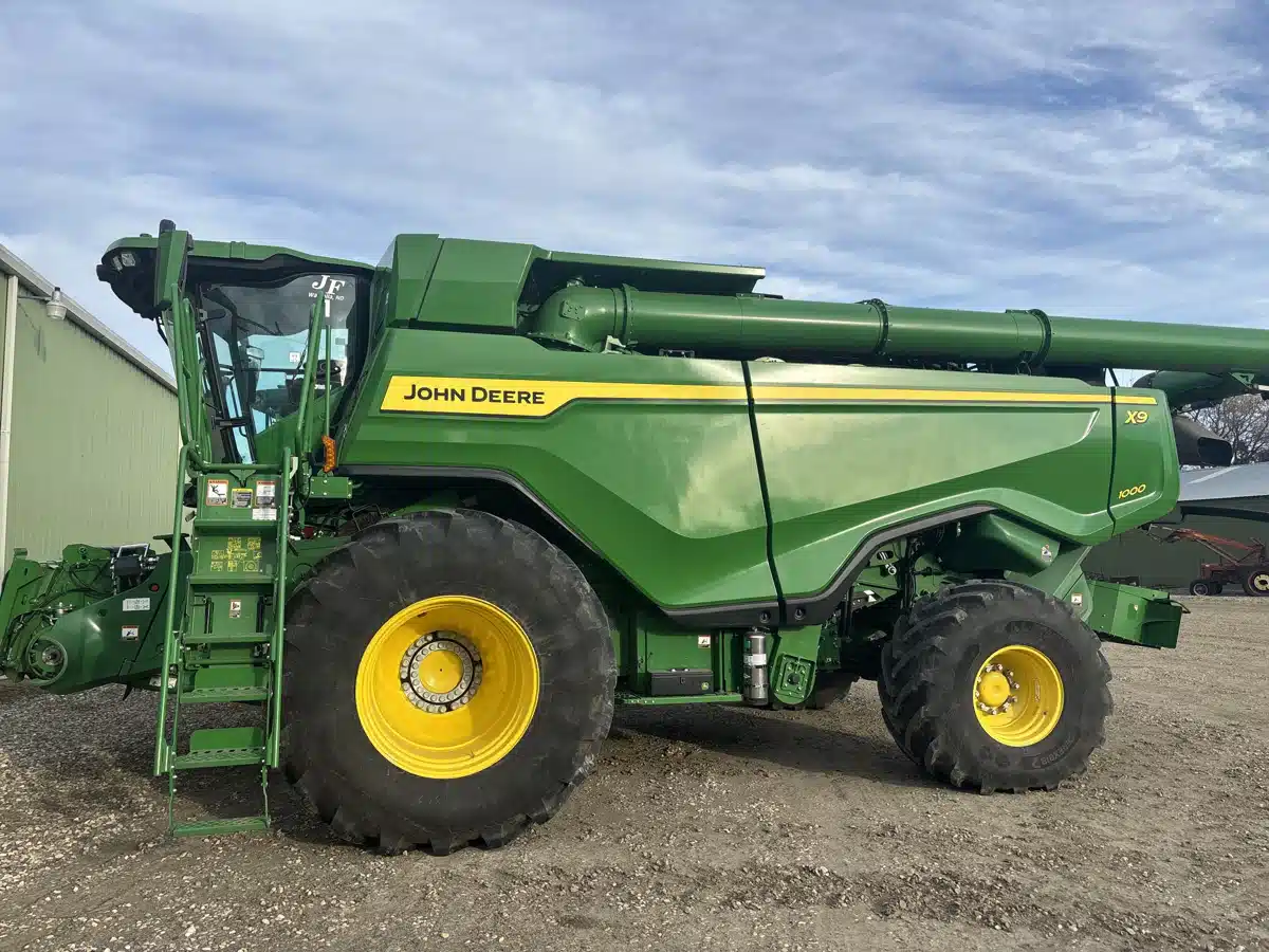 Gallery image 1 for 2023 John Deere X9 1000 Combine