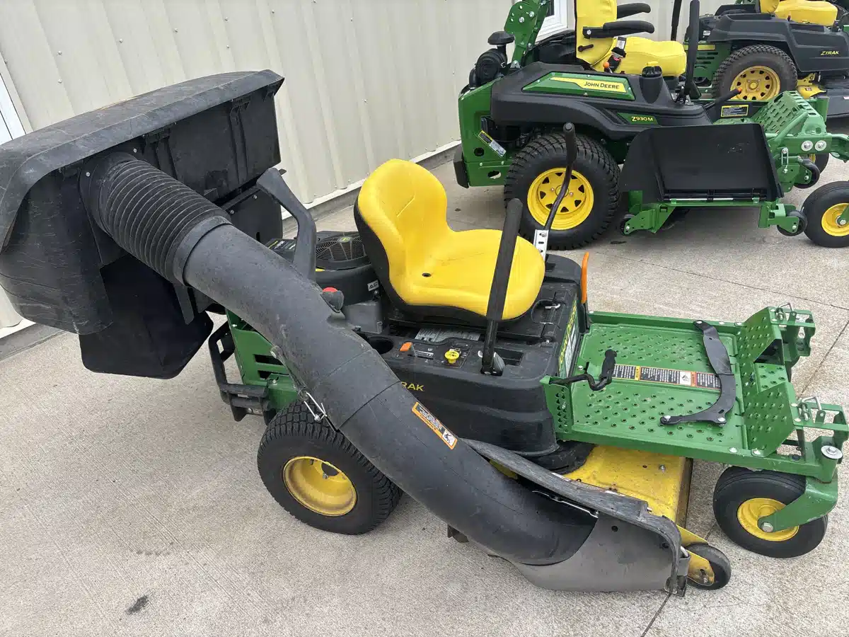 Photo de la Galerie 2 pour 2020 John Deere Z335E Tondeuse à rayon de braquage zéro