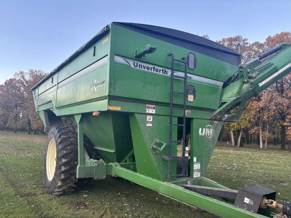 Gallery image 1 for 2012 Unverferth 1315 Grain Cart