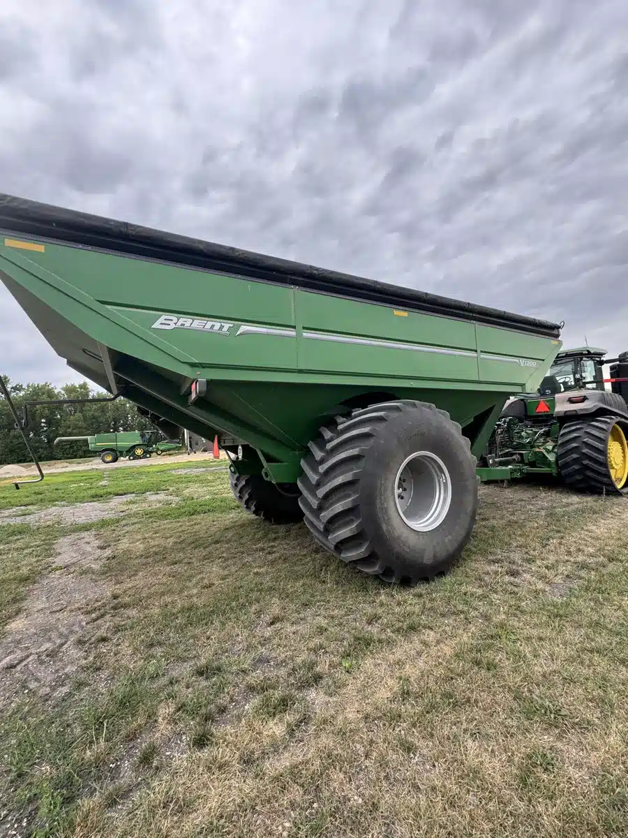 Gallery image 2 for 2024 Brent V1300 Grain Cart