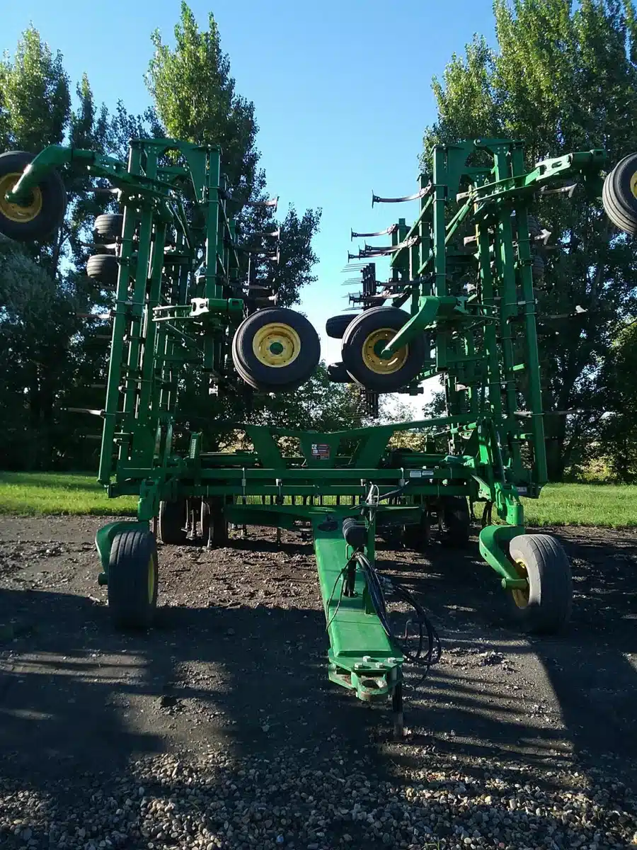 Photo de la Galerie 1 pour 2017 John Deere 2210 Cultivateur