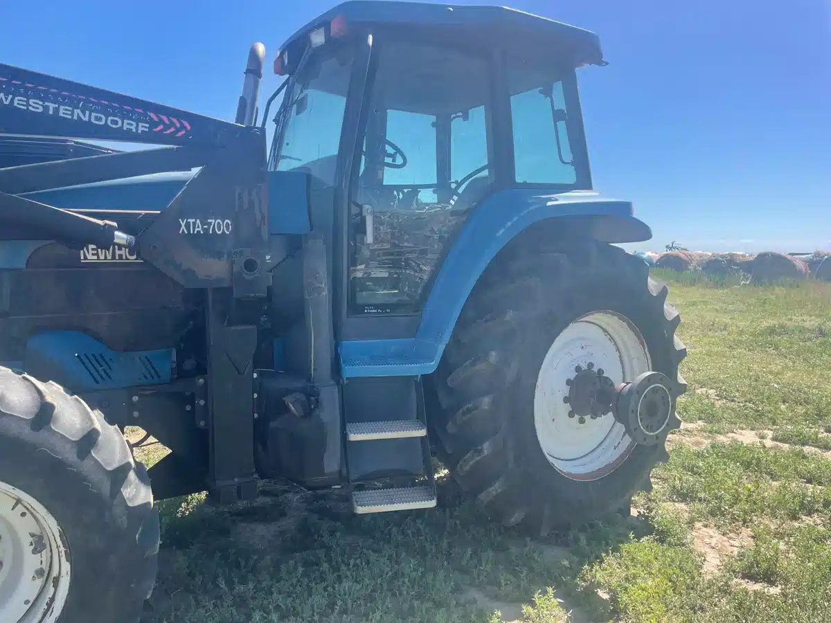 Gallery image 2 for Used 1996 New Holland 8670 Tractor