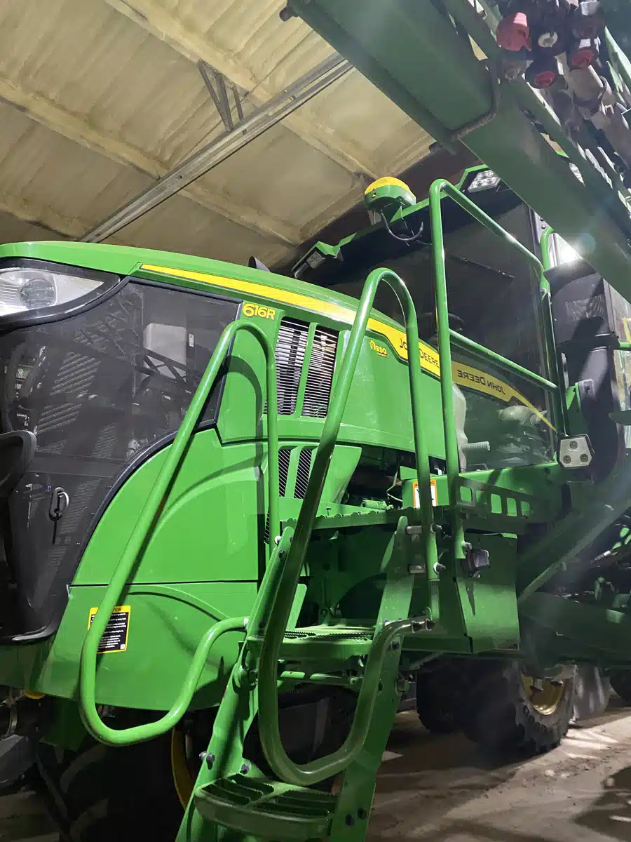 Gallery image 2 for Used 2022 John Deere 616R Sprayer - Self Propelled