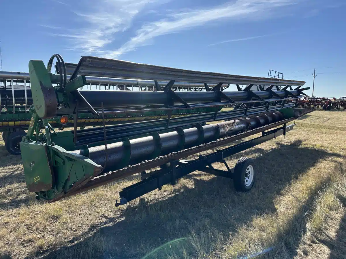 Gallery image 1 for Used 1994 John Deere 930R Rigid Head