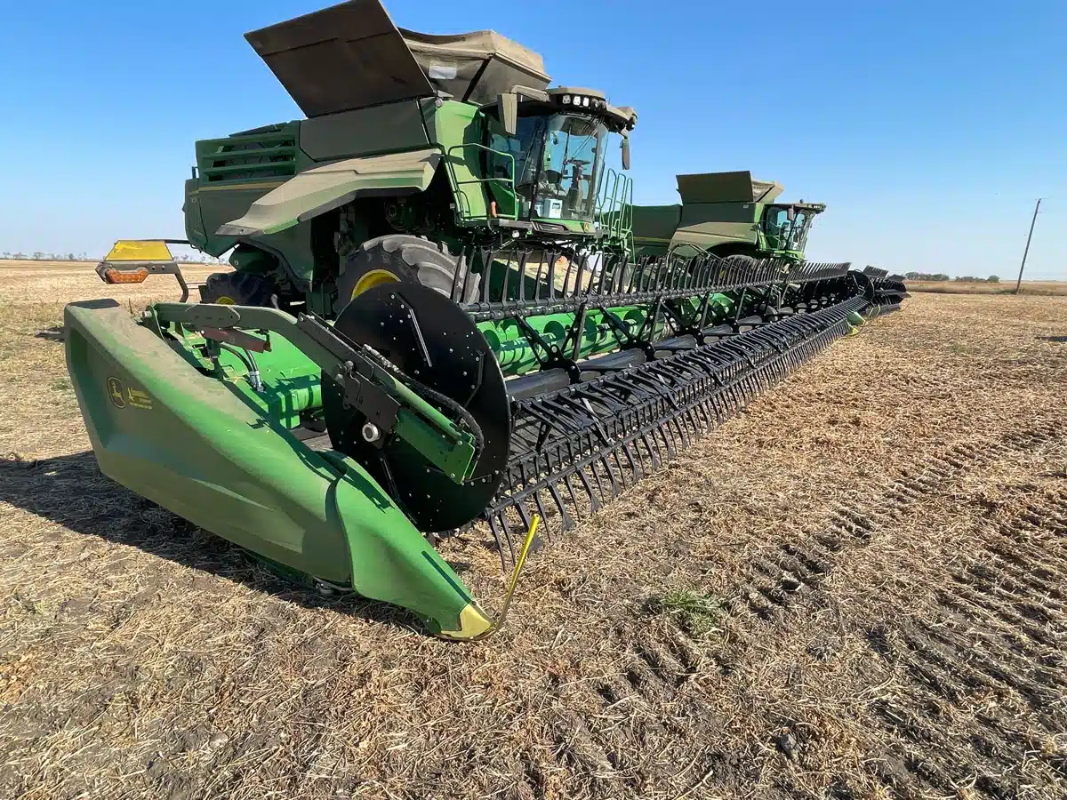 Gallery image 2 for Used 2023 John Deere HD45F Header - Draper