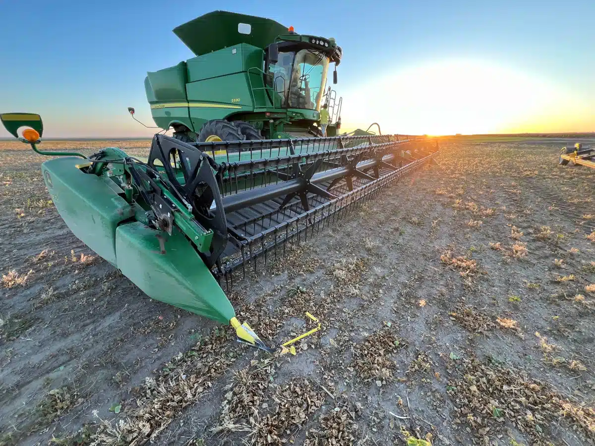 Gallery image 1 for Used 2013 John Deere 640FD Header - Draper