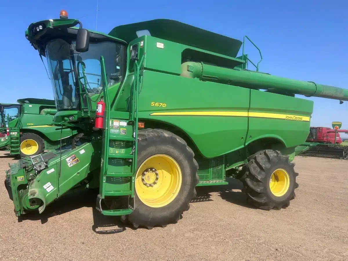 Gallery image 1 for Used 2012 John Deere S670 Combine