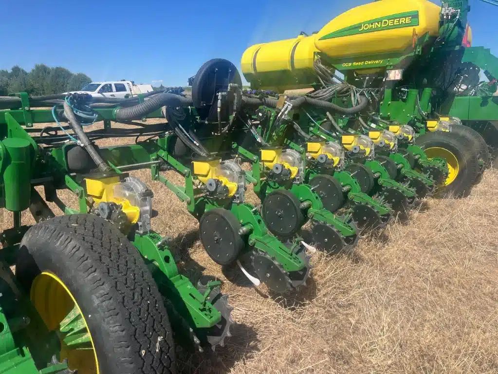 Gallery image 2 for Used 2014 John Deere 1770NT Planter
