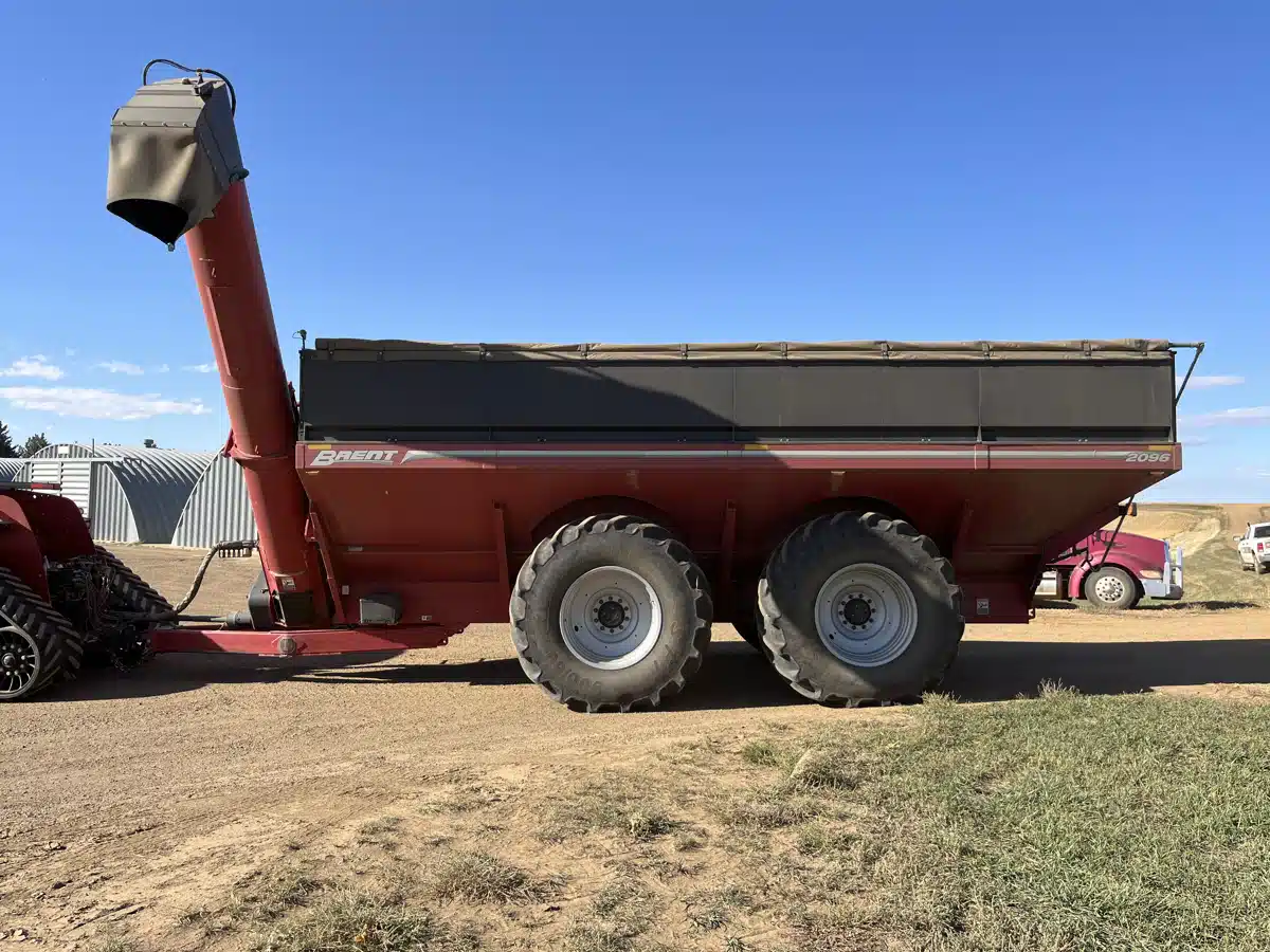 Gallery image 2 for Used 2018 Brent 2096 Grain Cart