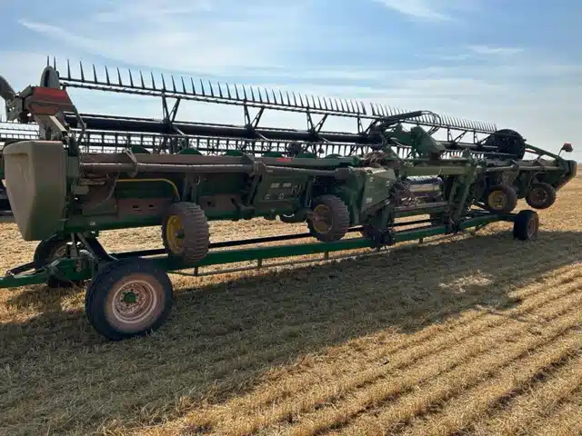 Gallery image 2 for Used 2022 John Deere HD40R Header - Draper