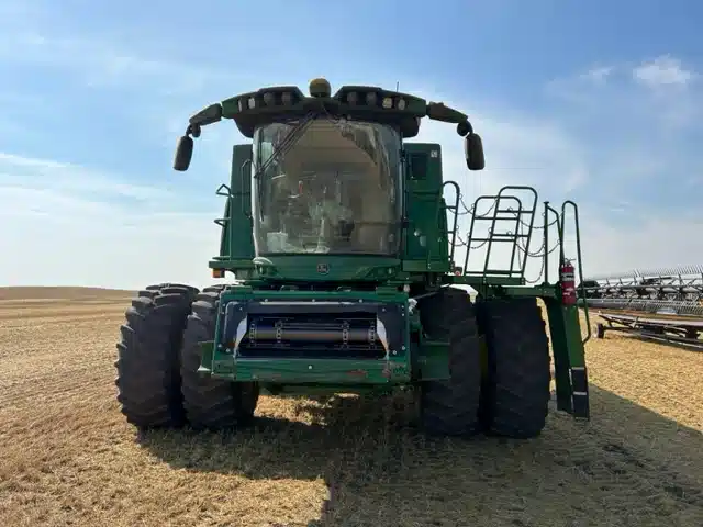 Gallery image 2 for Used 2022 John Deere S780 Combine