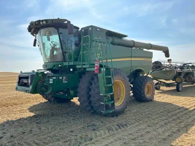 Gallery image 1 for Used 2022 John Deere S780 Combine