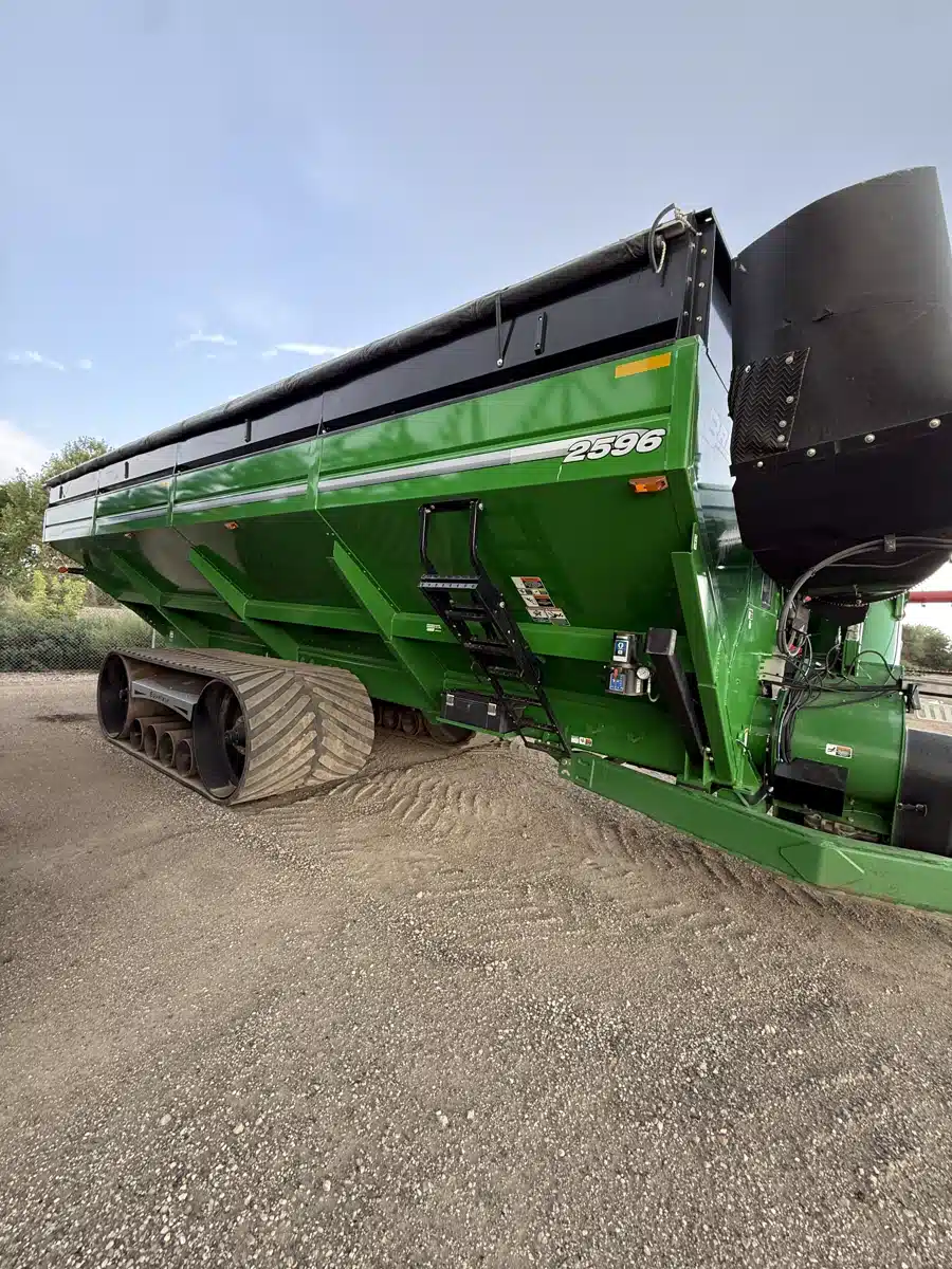Gallery image 2 for Used 2022 Brent 2596 Grain Cart