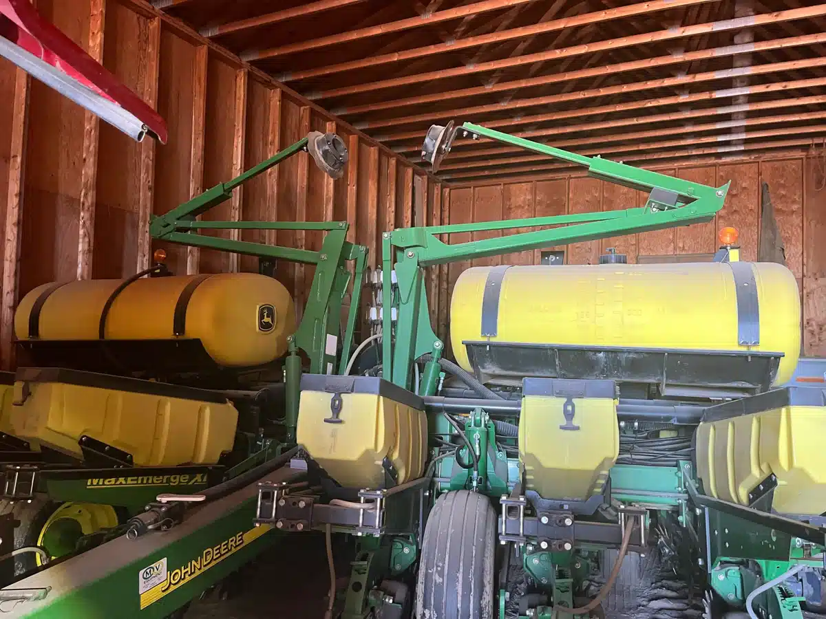 Gallery image 2 for Used 2011 John Deere 1760 Planter