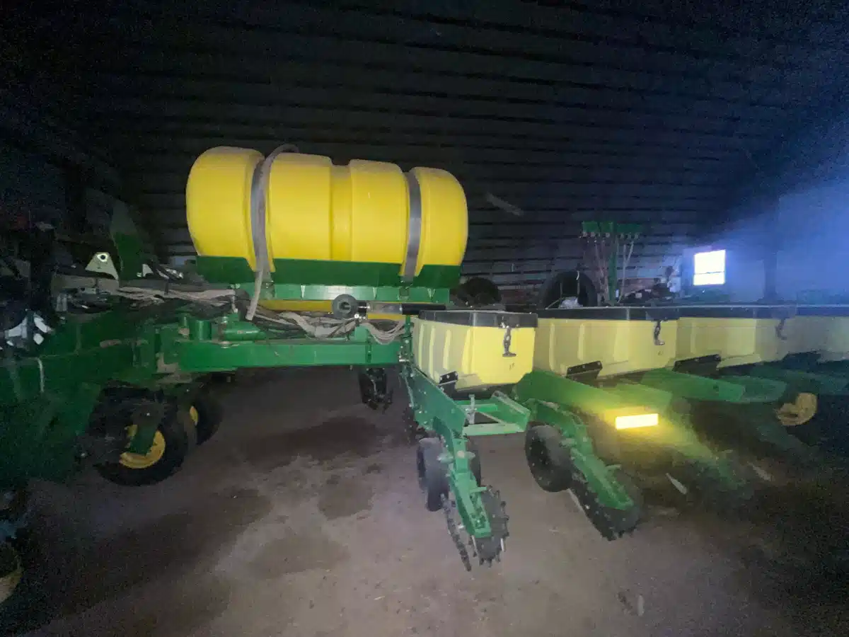 Gallery image 1 for Used 2009 John Deere 1770 Planter