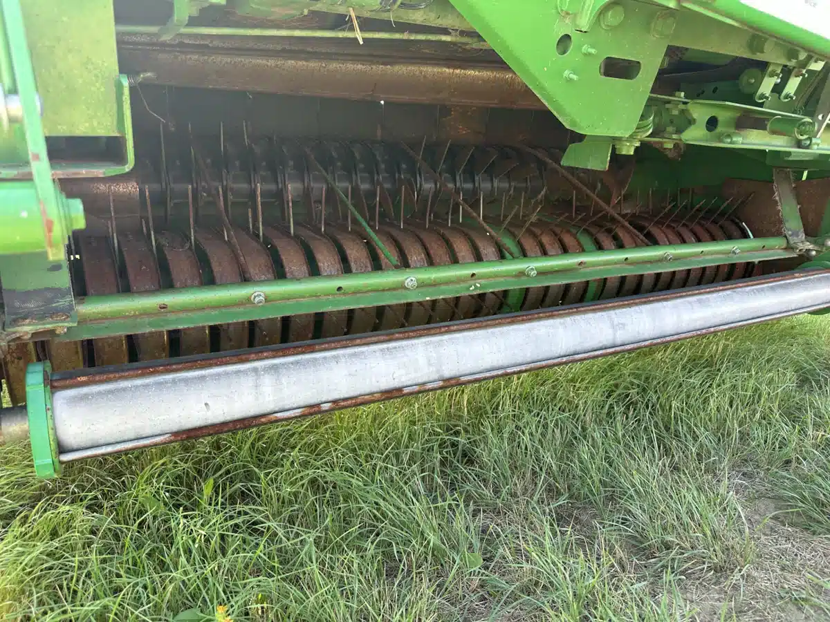 Gallery image 2 for Used 2016 John Deere 569 Round Baler