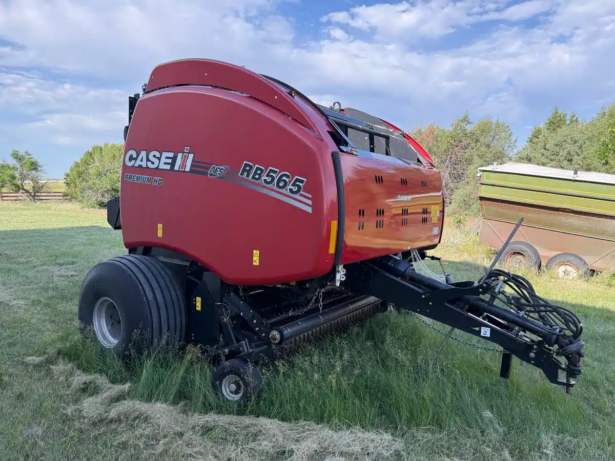 Gallery image 2 for Used 2022 Case IH RB565 Round Baler