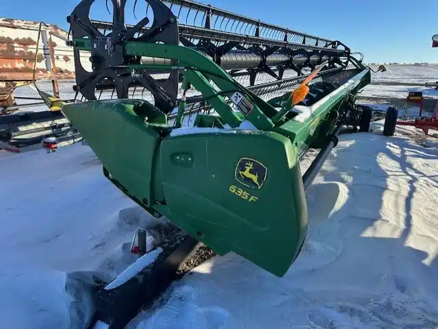 Gallery image 1 for Used 2008 John Deere 635 Header Combine