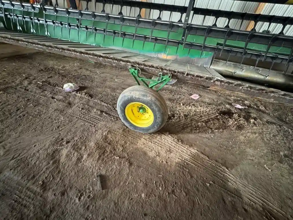 Gallery image 2 for Used 2007 John Deere 936D Header - Draper