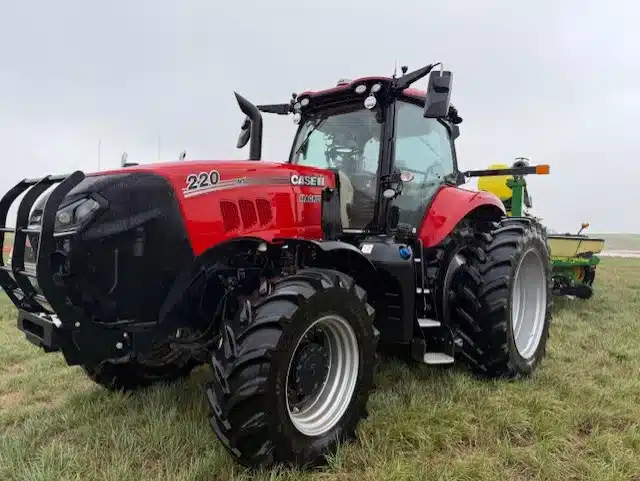 Gallery image 2 for Used 2024 Case IH MAGNUM 220 Tractor