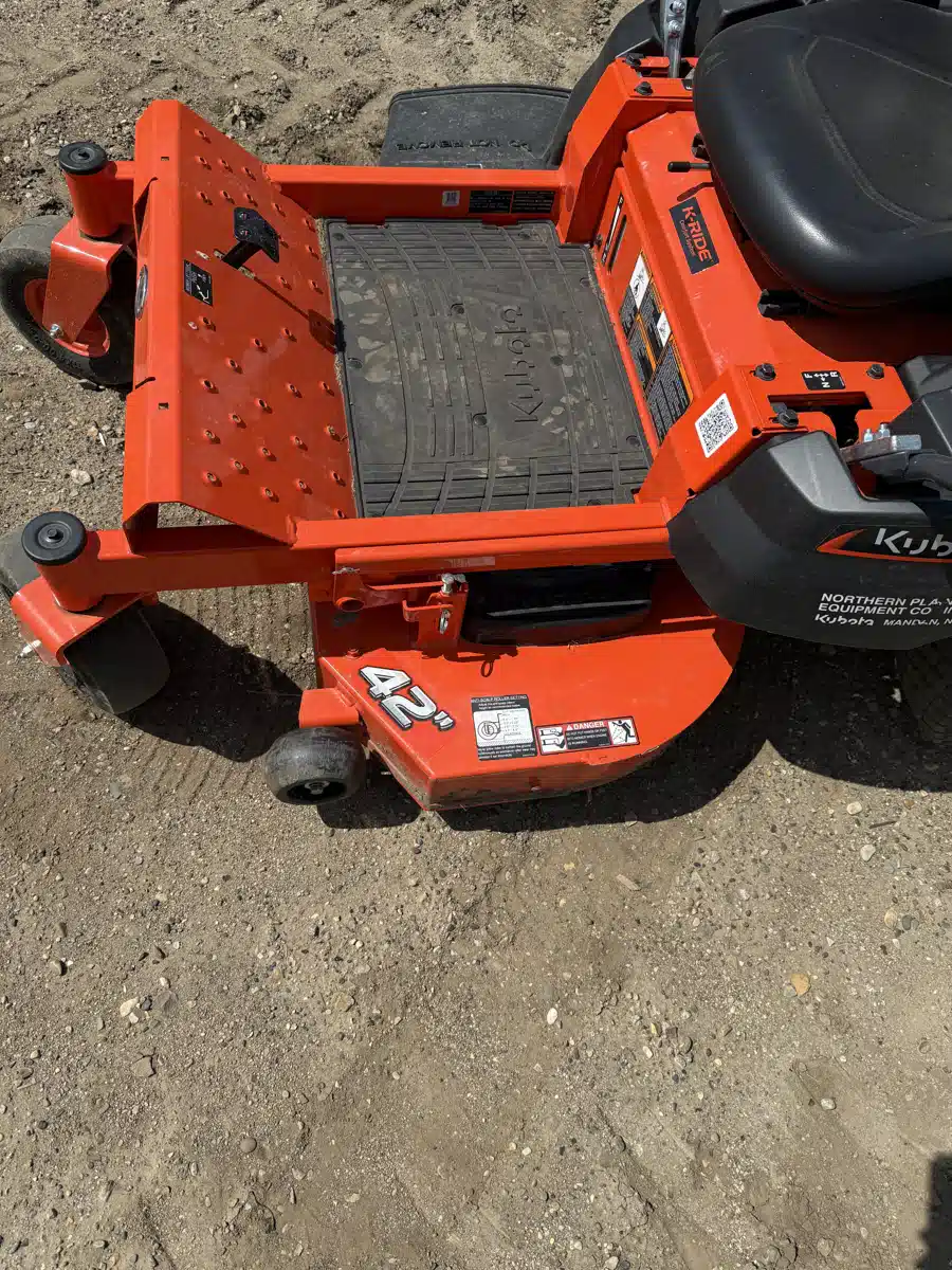 Gallery image 2 for Used 2023 Kubota Z232KW Mower - Zero Turn