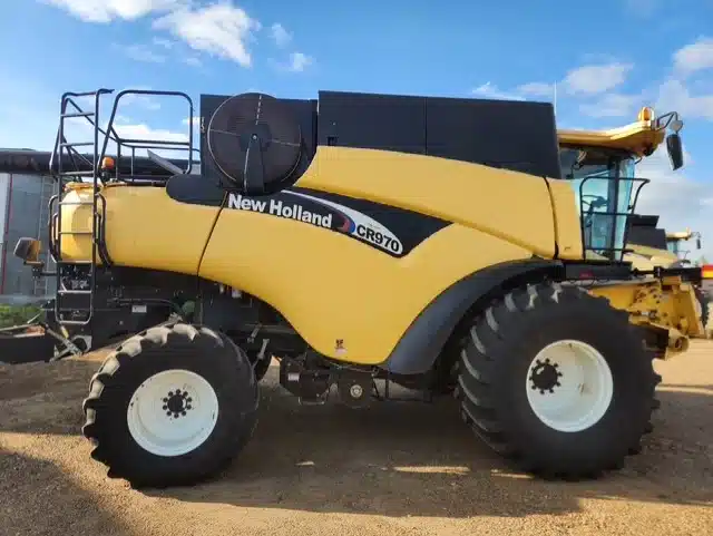 Gallery image 1 for Used 2005 New Holland CR970 Combine