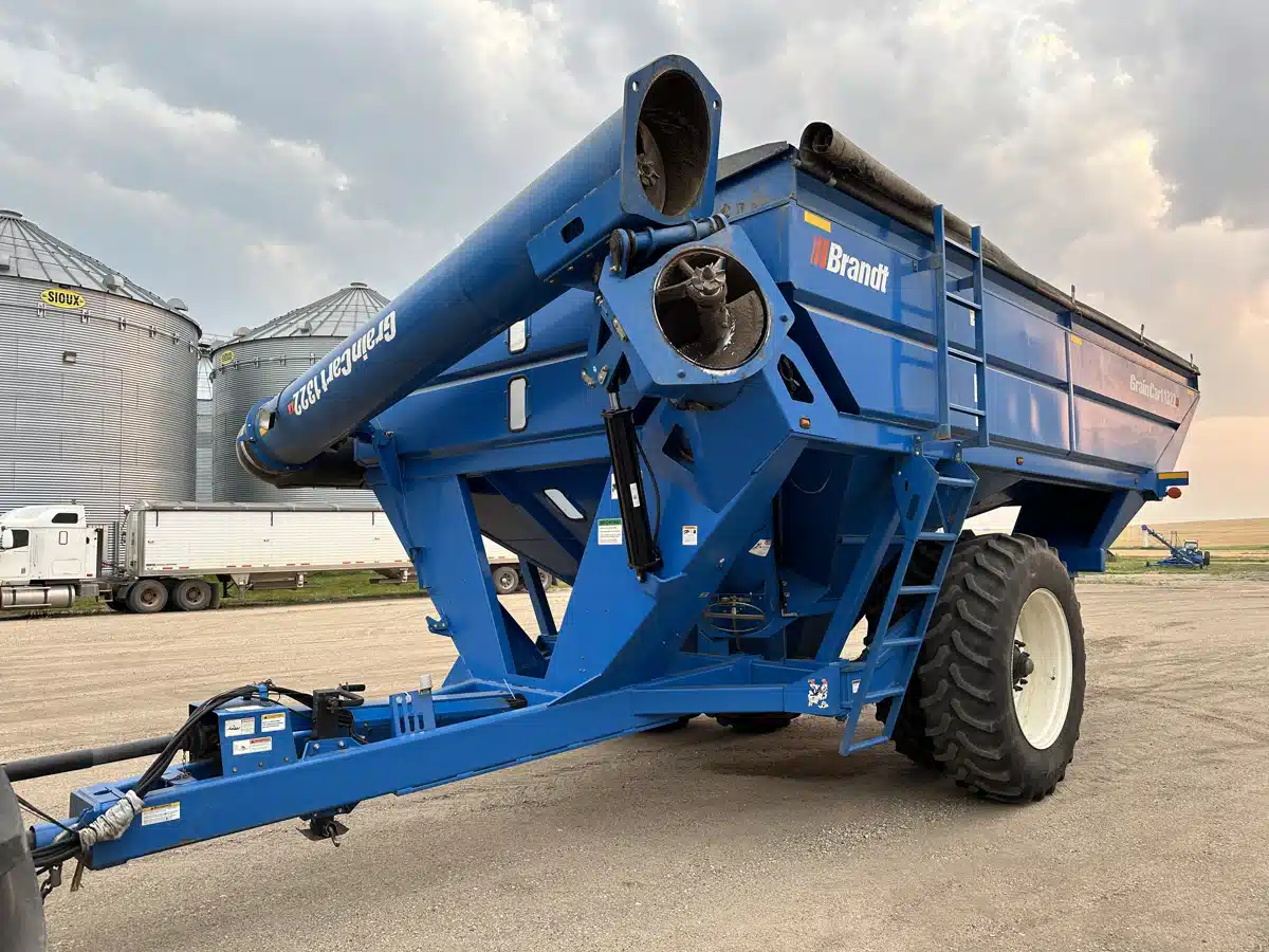 Gallery image 1 for Used 2014 Brandt 1322XR Grain Cart