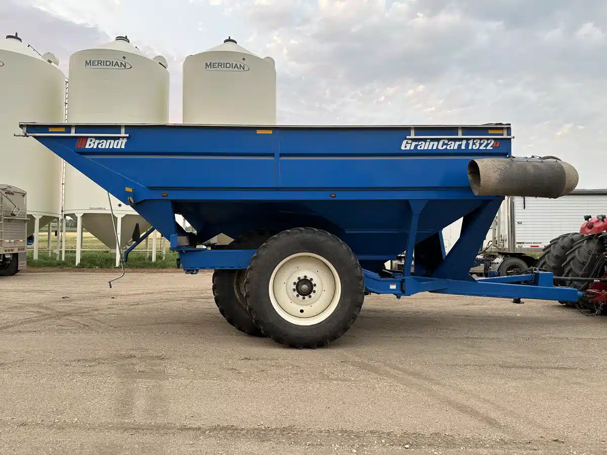 Gallery image 2 for Used 2014 Brandt 1322XR Grain Cart