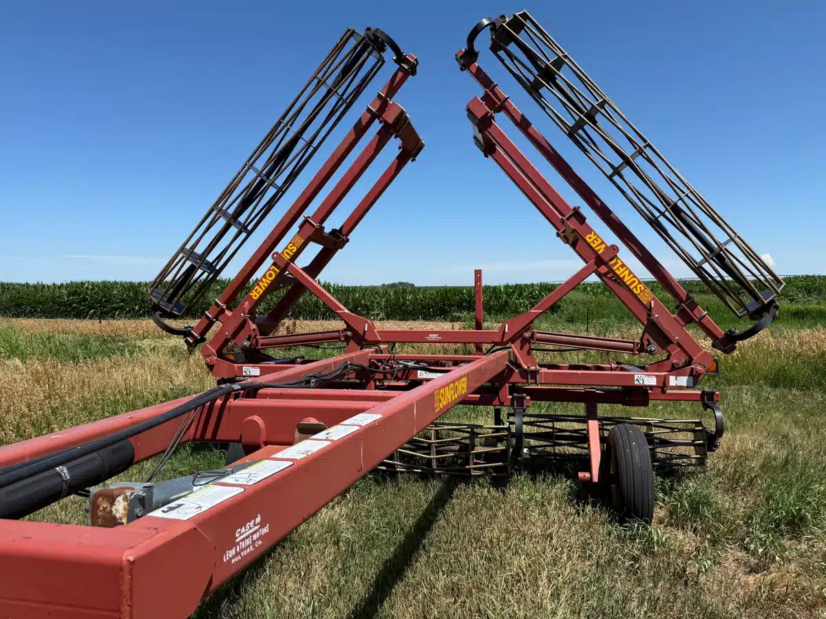 Gallery image 2 for Used 2001 Sunflower 7231 Vertical Tillage