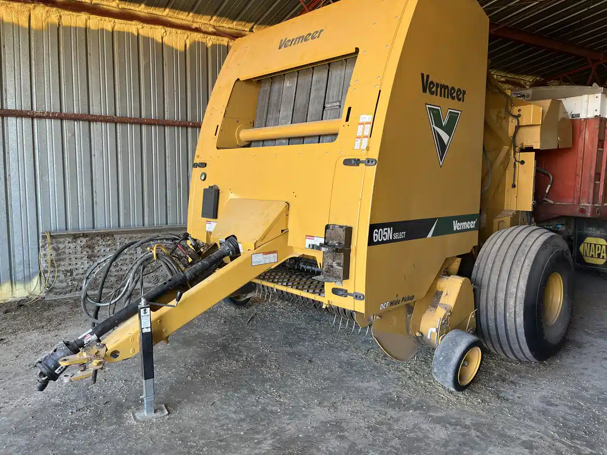 Gallery image 1 for Used 2019 Vermeer 605N Round Baler