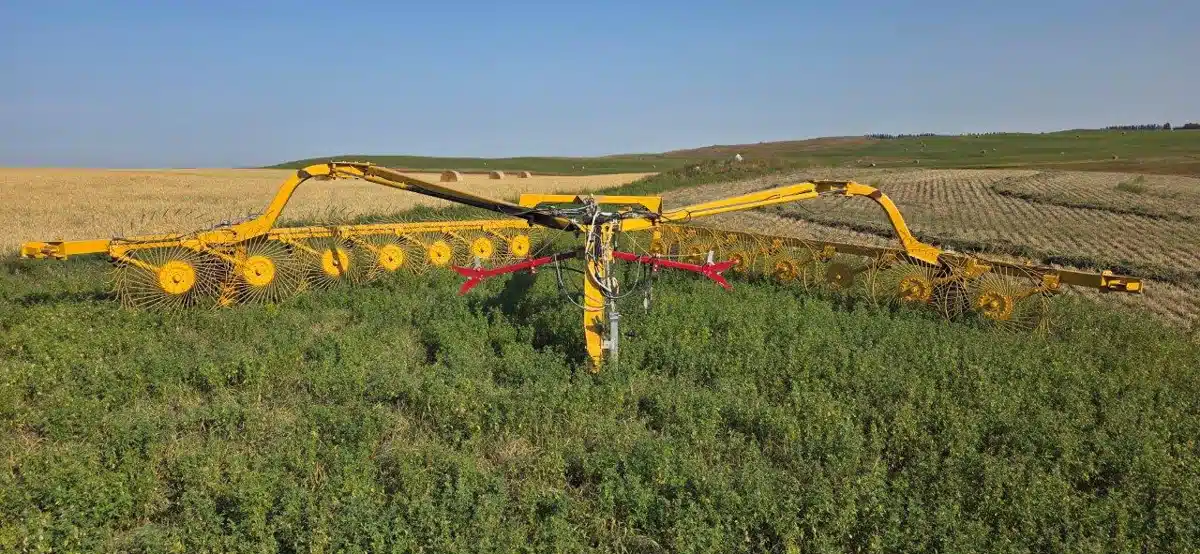 Gallery image 1 for 2021 Vermeer VR1428 Rake