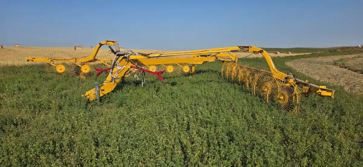 Gallery image 2 for 2021 Vermeer VR1428 Rake