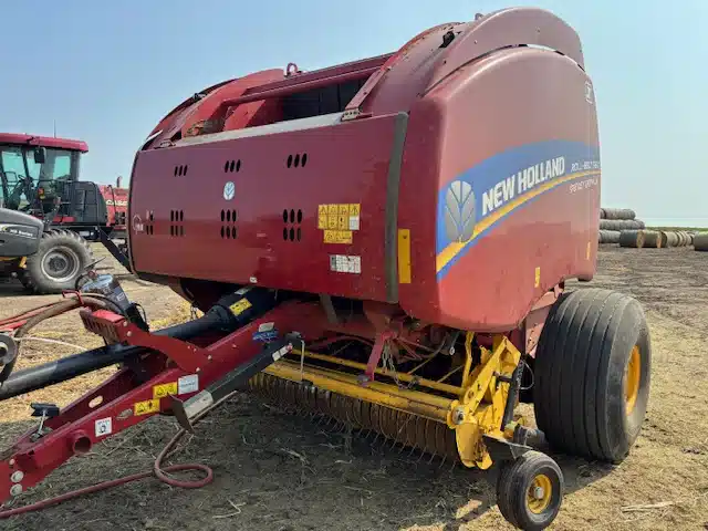 Gallery image 2 for Used 2021 New Holland ROLL-BELT 560 Round Baler