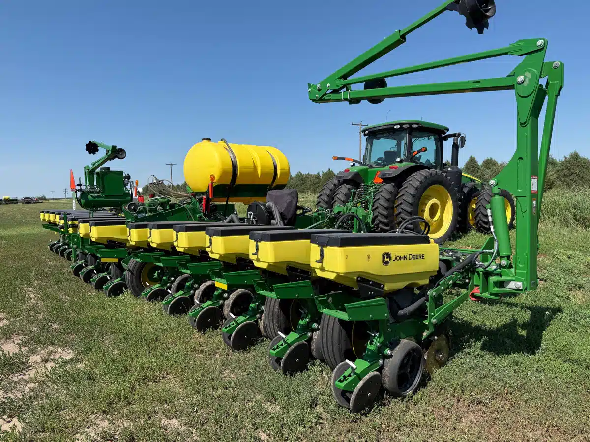 Gallery image 1 for Used 2021 John Deere 1775NT Planter