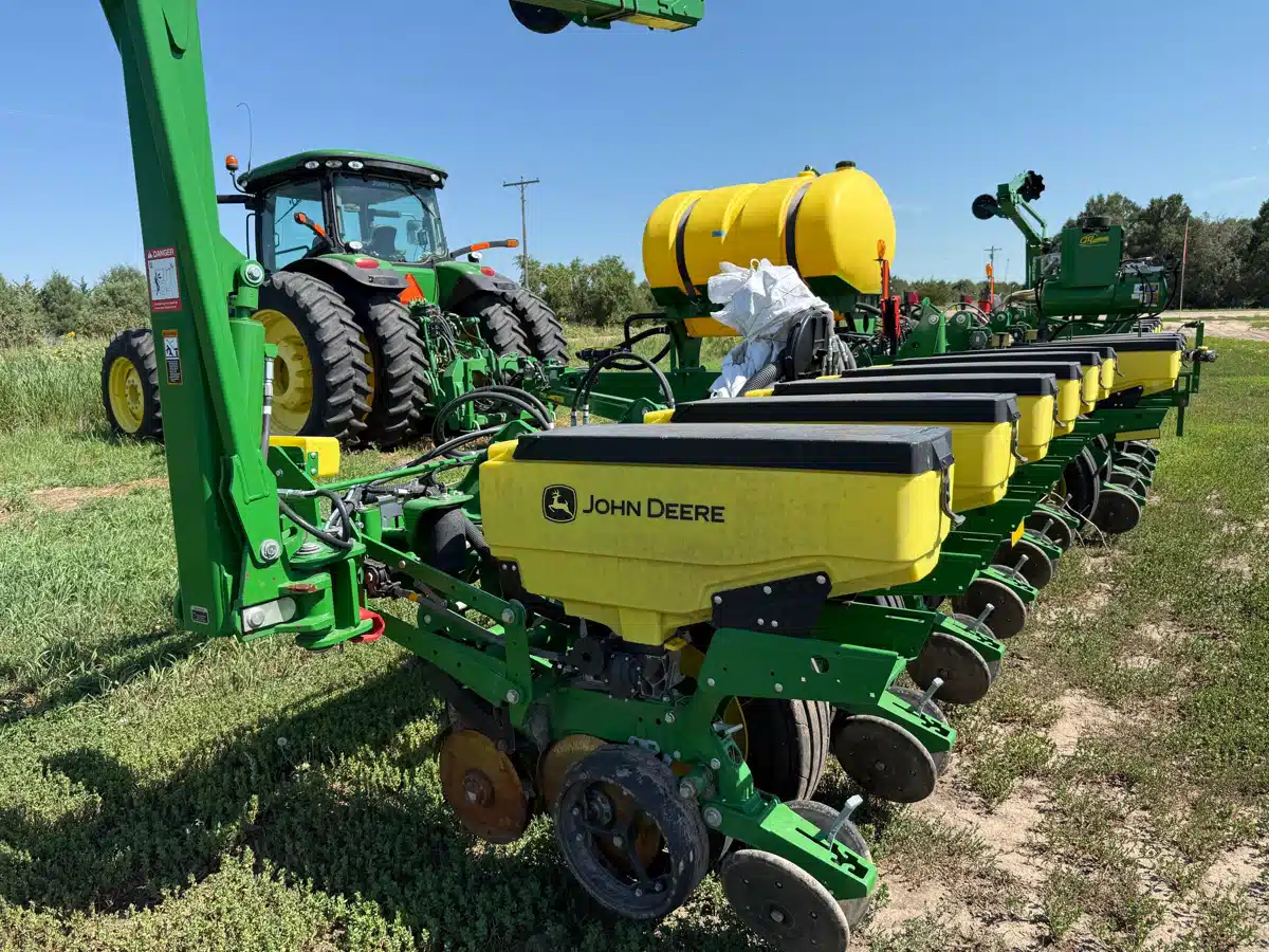 Gallery image 2 for Used 2021 John Deere 1775NT Planter