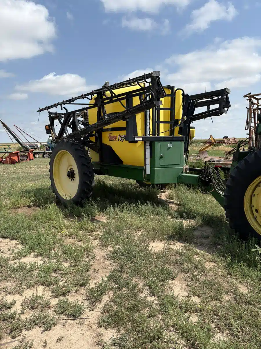 Gallery image 1 for Used Demco 1250 Sprayer - Self Propelled