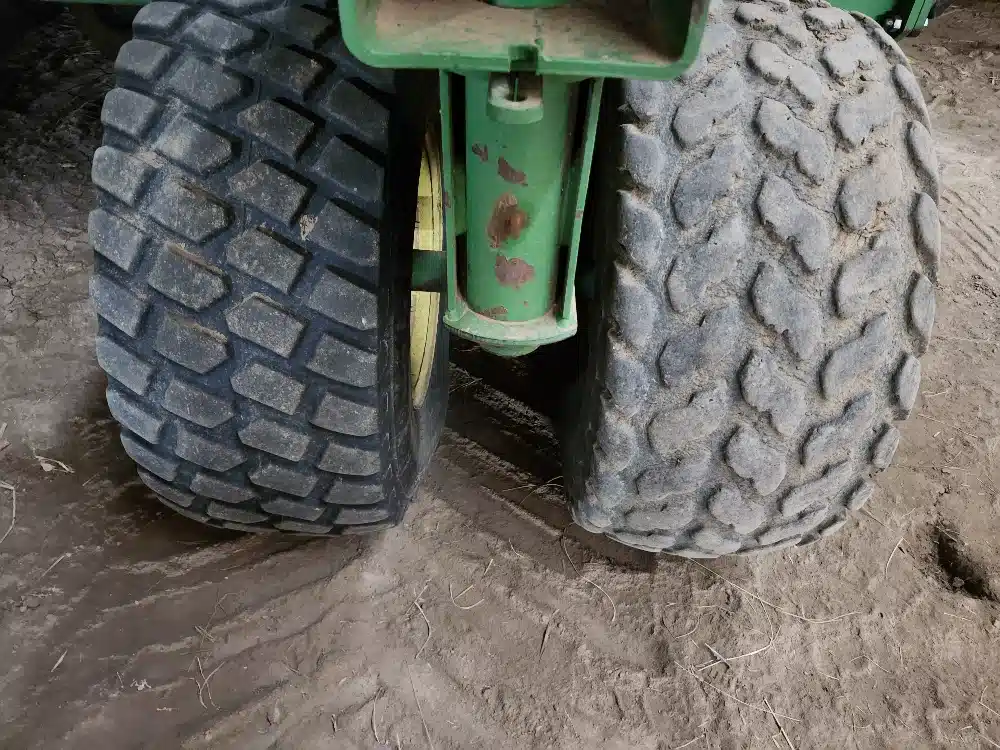 Gallery image 2 for Used 2001 John Deere 1860 Air Drill