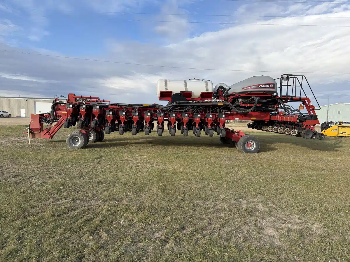 Gallery image 2 for 2013 Case IH 1265 Planter