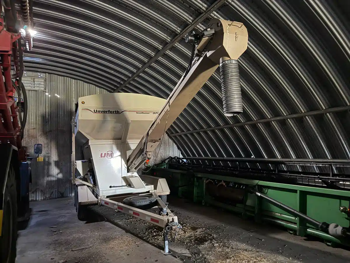 Used 2018 Unverferth 3755XL Tender