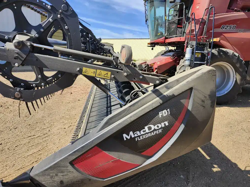 Gallery image 2 for 2021 MacDon FD140 Header Combine