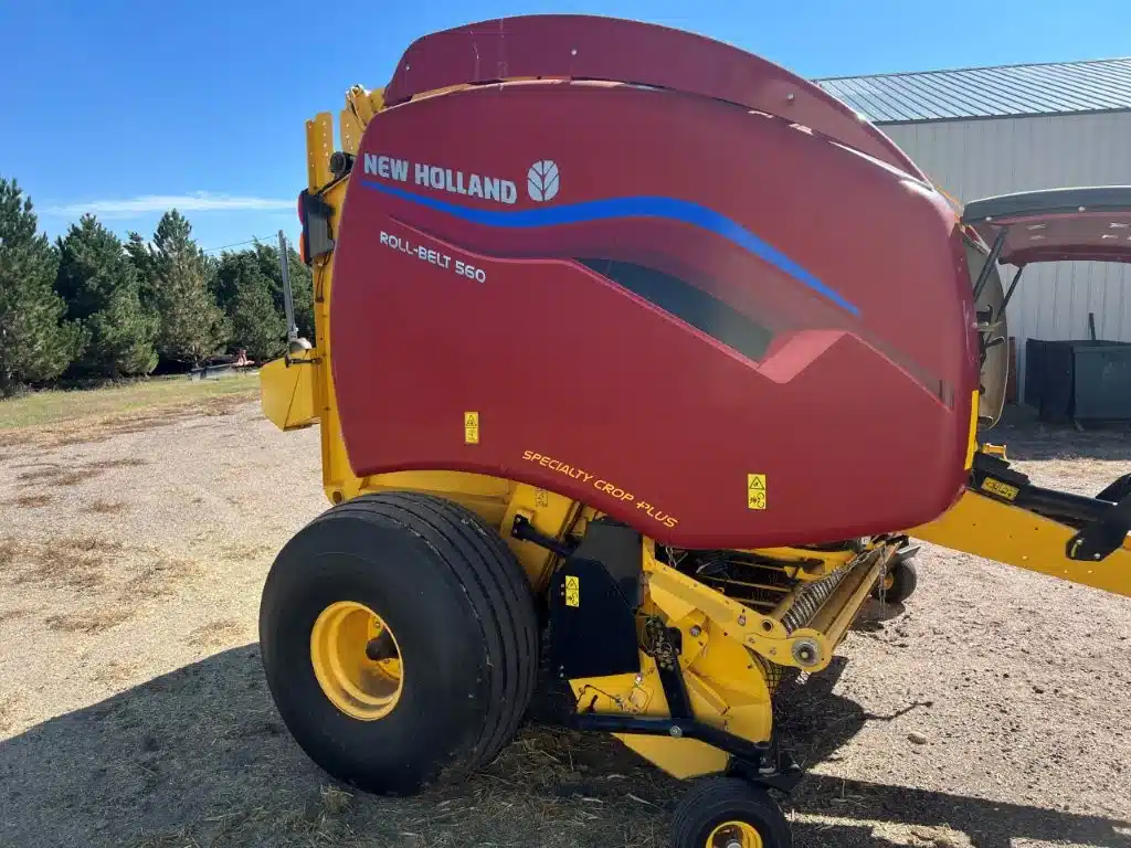 Gallery image 1 for 2021 New Holland ROLL-BELT 560 Round Baler