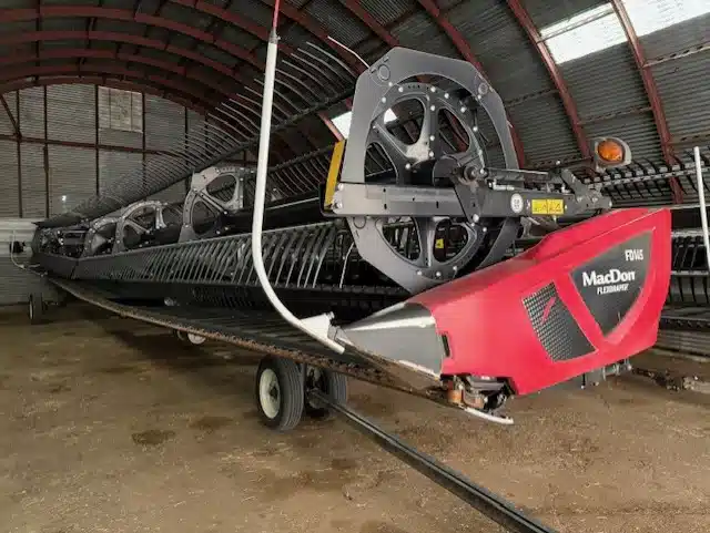 Gallery image 1 for 2021 MacDon FD75 Header Combine